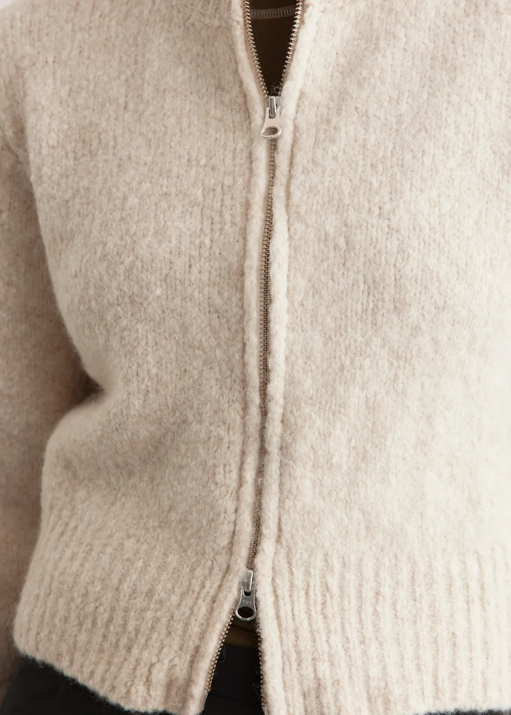 1 Besito Zip Sweater