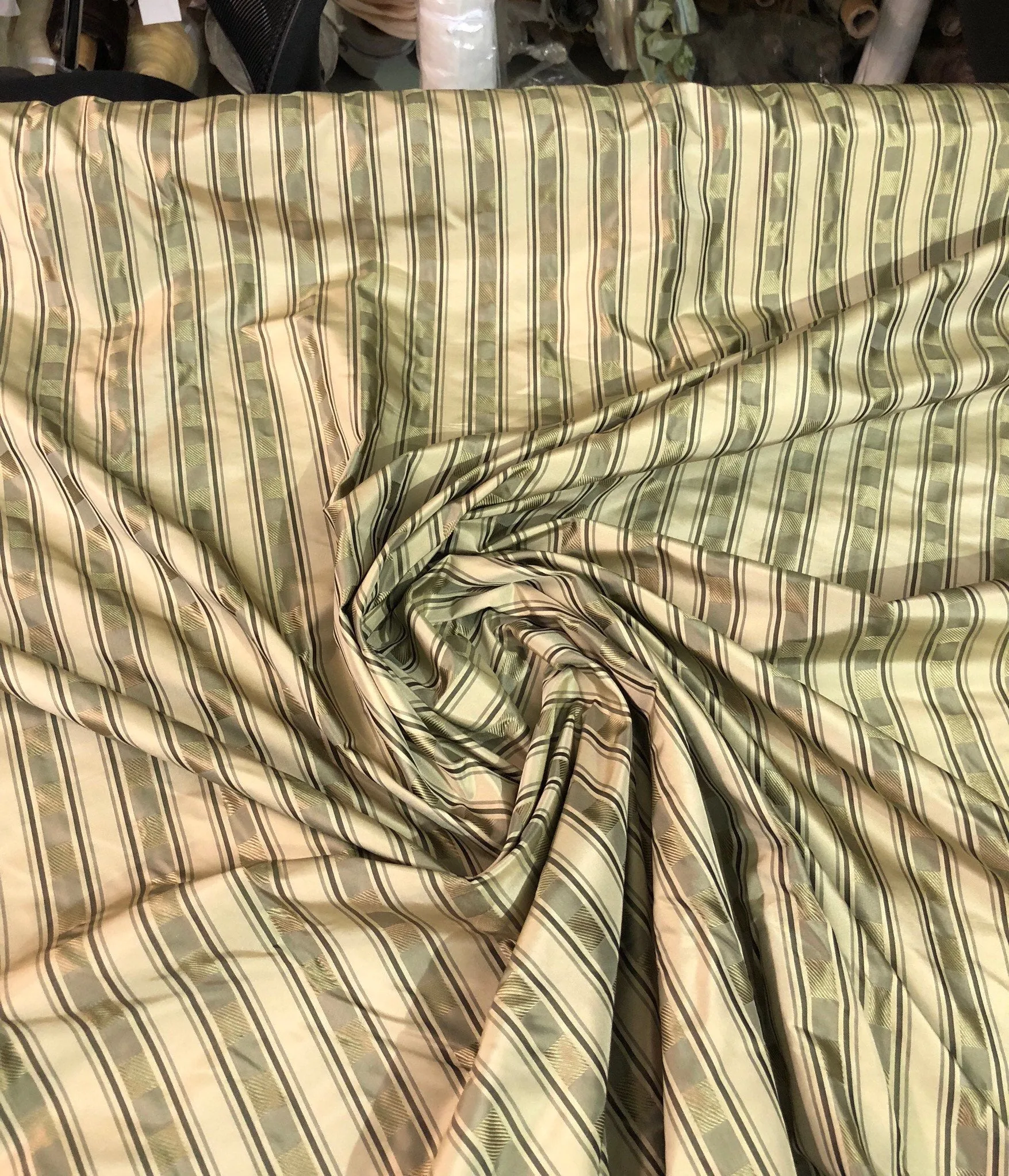 100% Silk Taffeta jaquard Stirpe 54&quot; wide         Sold by the yard
