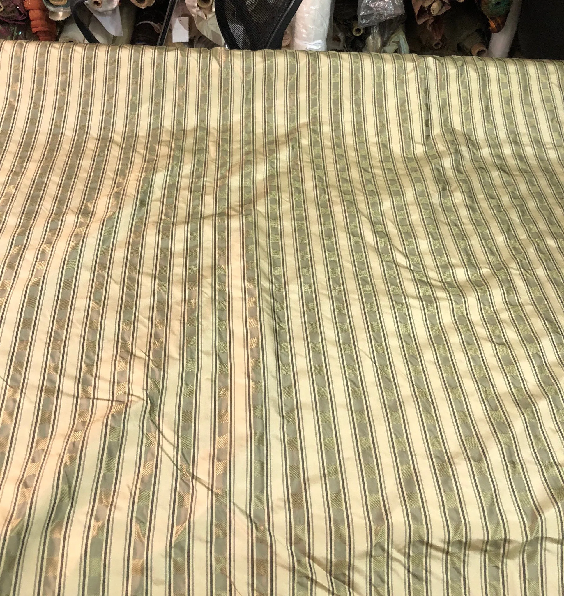 100% Silk Taffeta jaquard Stirpe 54&quot; wide         Sold by the yard