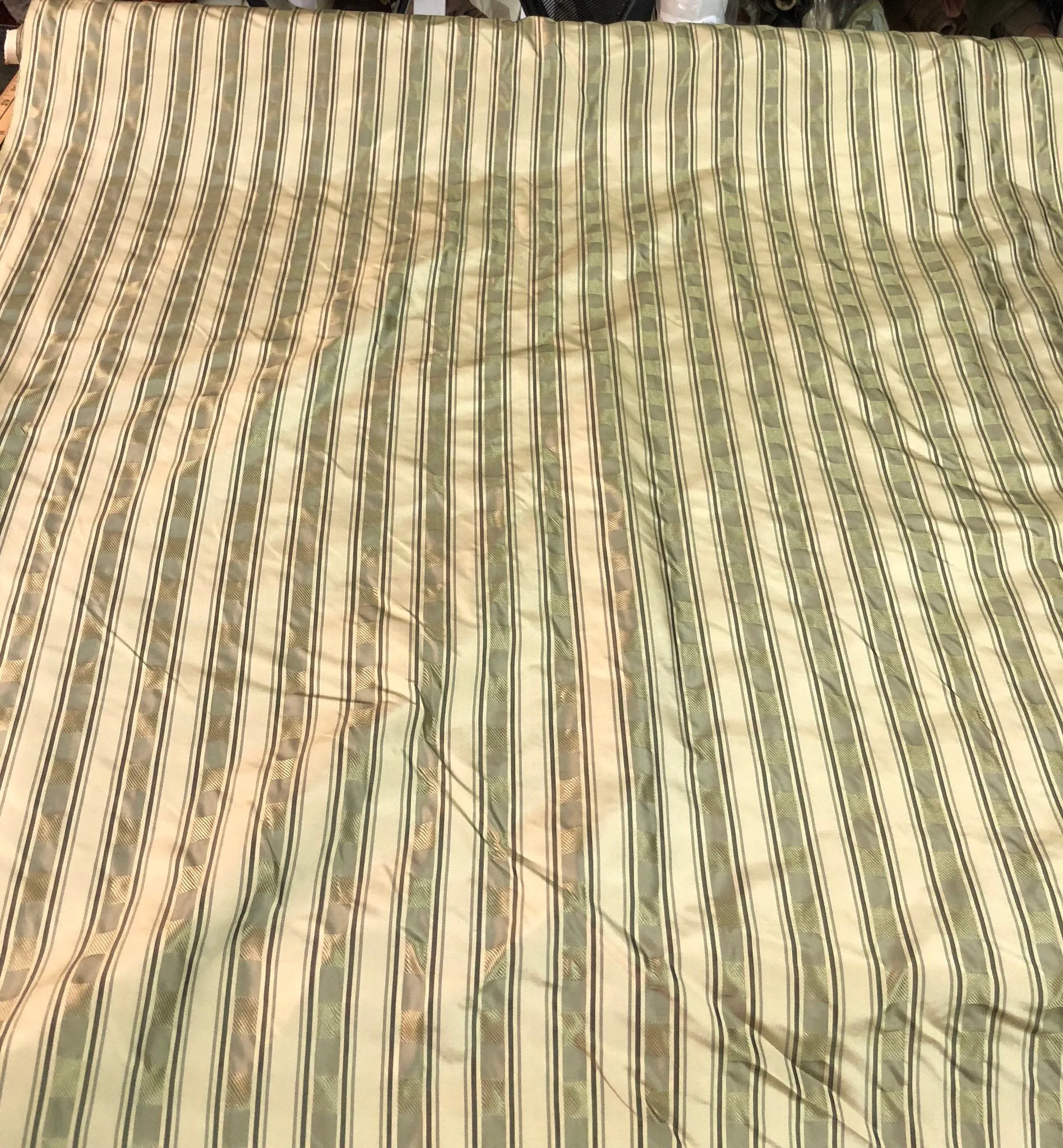 100% Silk Taffeta jaquard Stirpe 54&quot; wide         Sold by the yard