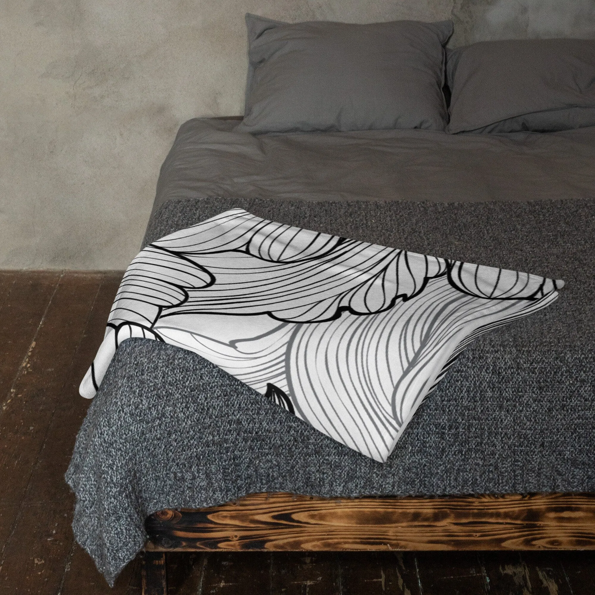 Abstract Lines Floral Pattern Fleece Throw Blanket